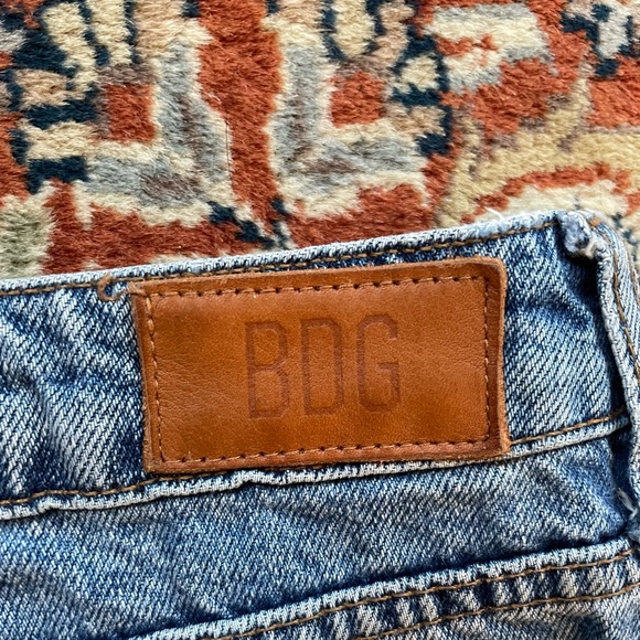 Urban Outfitters BDG High Waisted Mom Jeans with Pintuck Detail - Picture 6 of 8